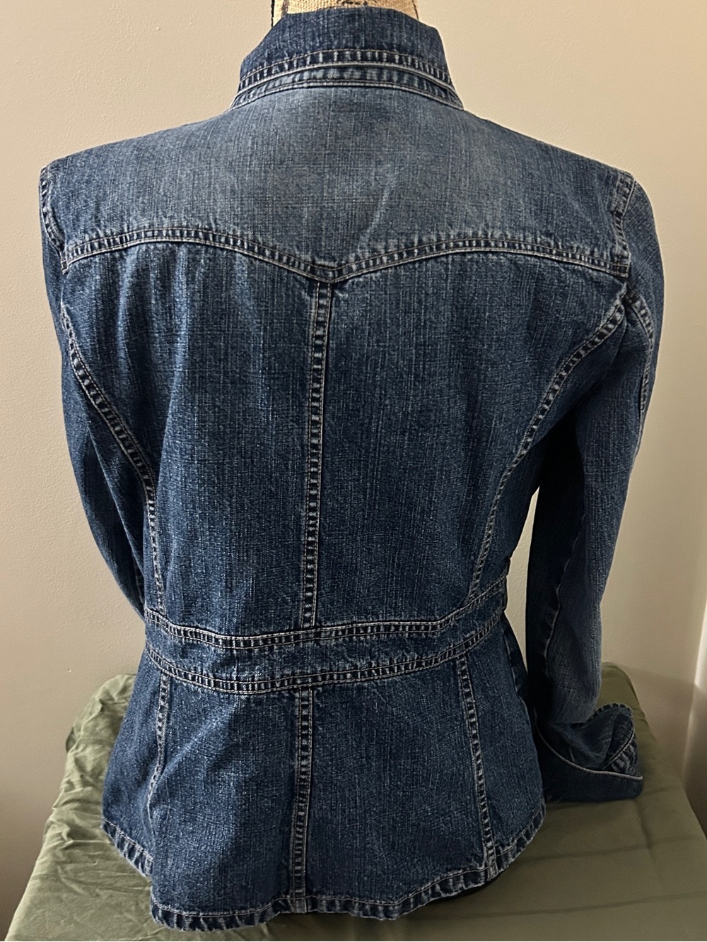 Vintage DKNY Women’s Dark Blue Fitted Denim Jacket Large - Picture 5 of 6